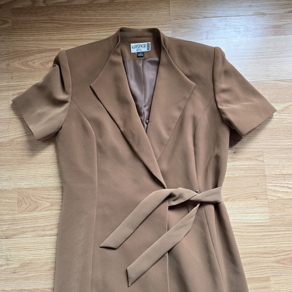 Kasper Short-Sleeve Belted Blazer Jacket in Brown